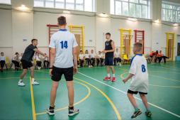 Спортивный зал. Занятие спортивной секции.